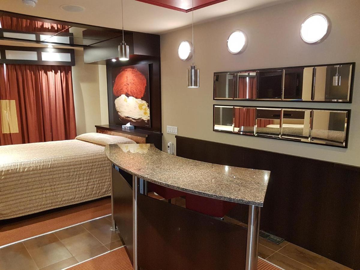 Le Chabrol Hotel & Suites Montreal Luaran gambar